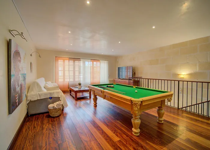 Casa Boutique Xalam  Piscina Climatizada, Jacuzzi, Billar * Sant Lluís