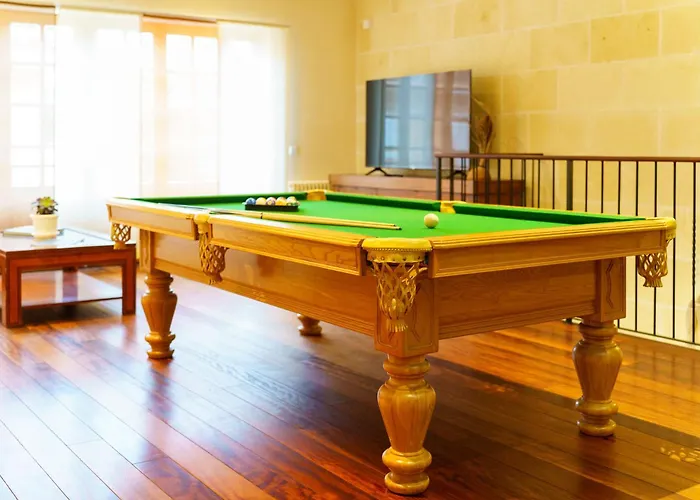 Casa Boutique Xalam  Piscina Climatizada, Jacuzzi, Billar * Sant Lluís