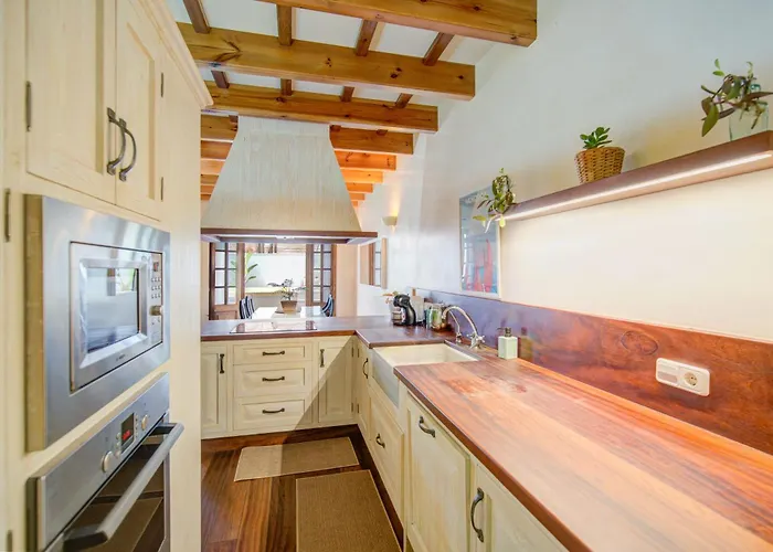 Casa Boutique Xalam  Piscina Climatizada, Jacuzzi, Billar * Sant Lluís